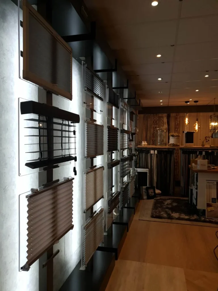 Woongilde is een geselecteerde vlagen schipstore van Zonnelux dat wil zeggen dat Woongilde de gehele collectie vertegenwoordigt van Zonelux
