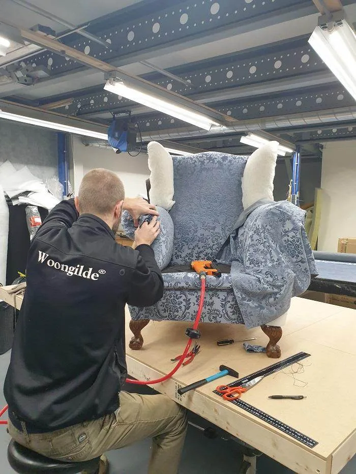 Meubelstoffeerderij Woongilde Broek op Langedijk — bank en fauteuil herstofferen Noord-Holland